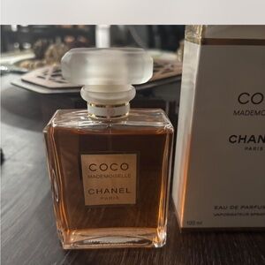 CHANEL Coco Mademoiselle Eau de Parfum with Gold and White